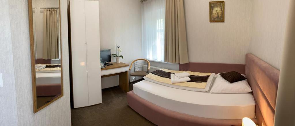 Park Hotel Dobrodzien Esterno foto