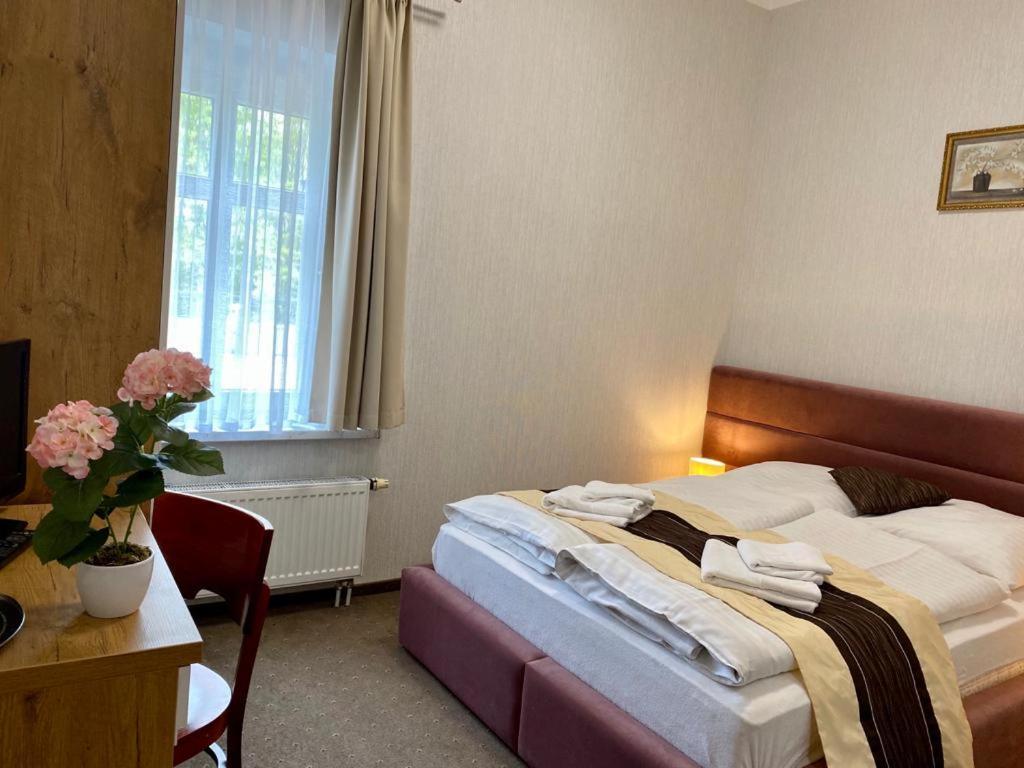 Park Hotel Dobrodzien Esterno foto