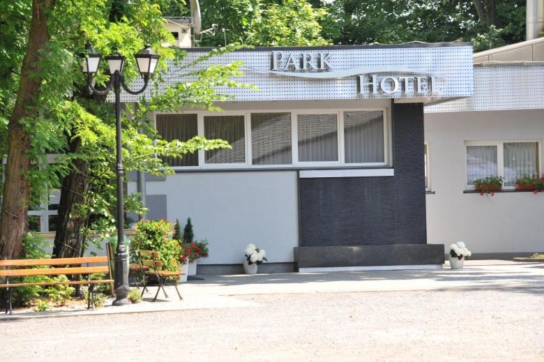 Park Hotel Dobrodzien Esterno foto